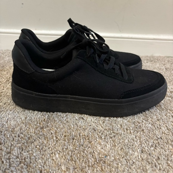 Kizik Prague Blackout Sneakers Men’s Size 6/Women’s Size 7.5 - Picture 1 of 8